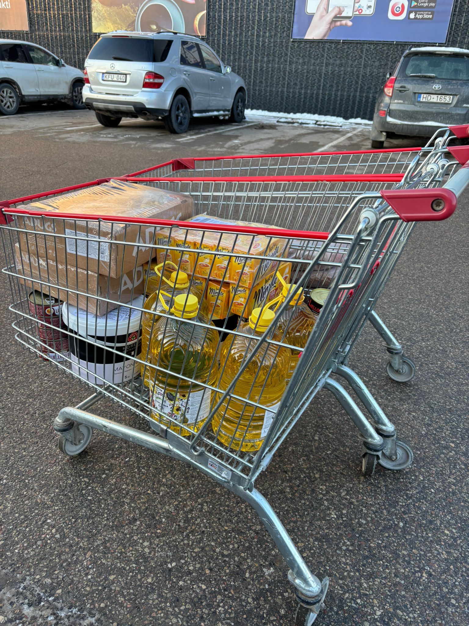 Pārtikas un pamatlietu nodrošinājums krīzes centram Latgalē